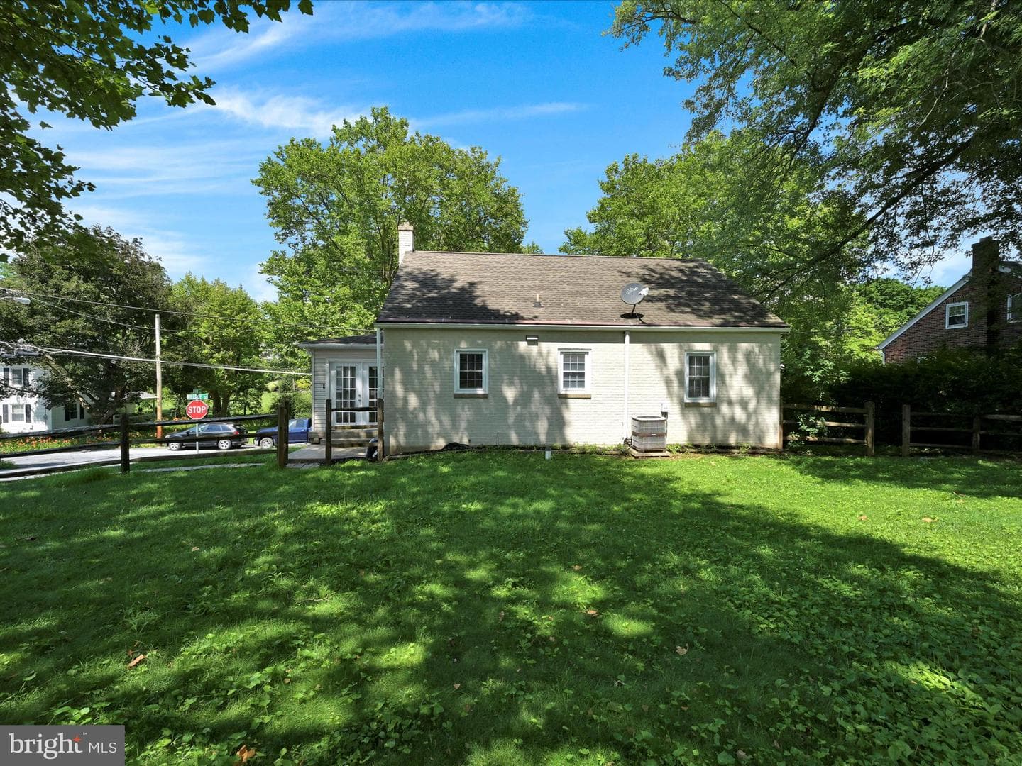 109 Hillside Street photo 23