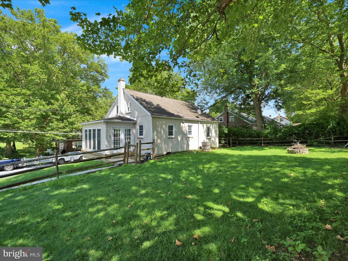 109 Hillside Street photo 3