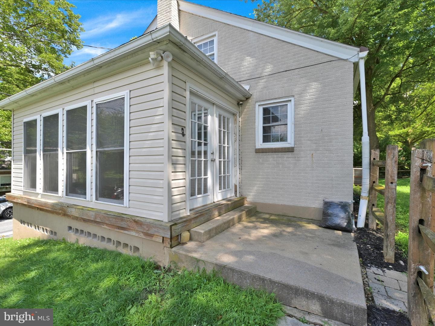 109 Hillside Street photo 4