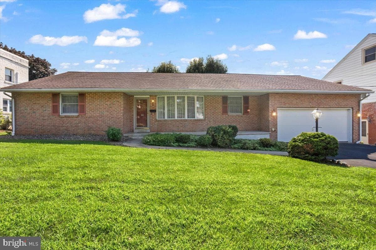 1023 Cornwall Road photo 1