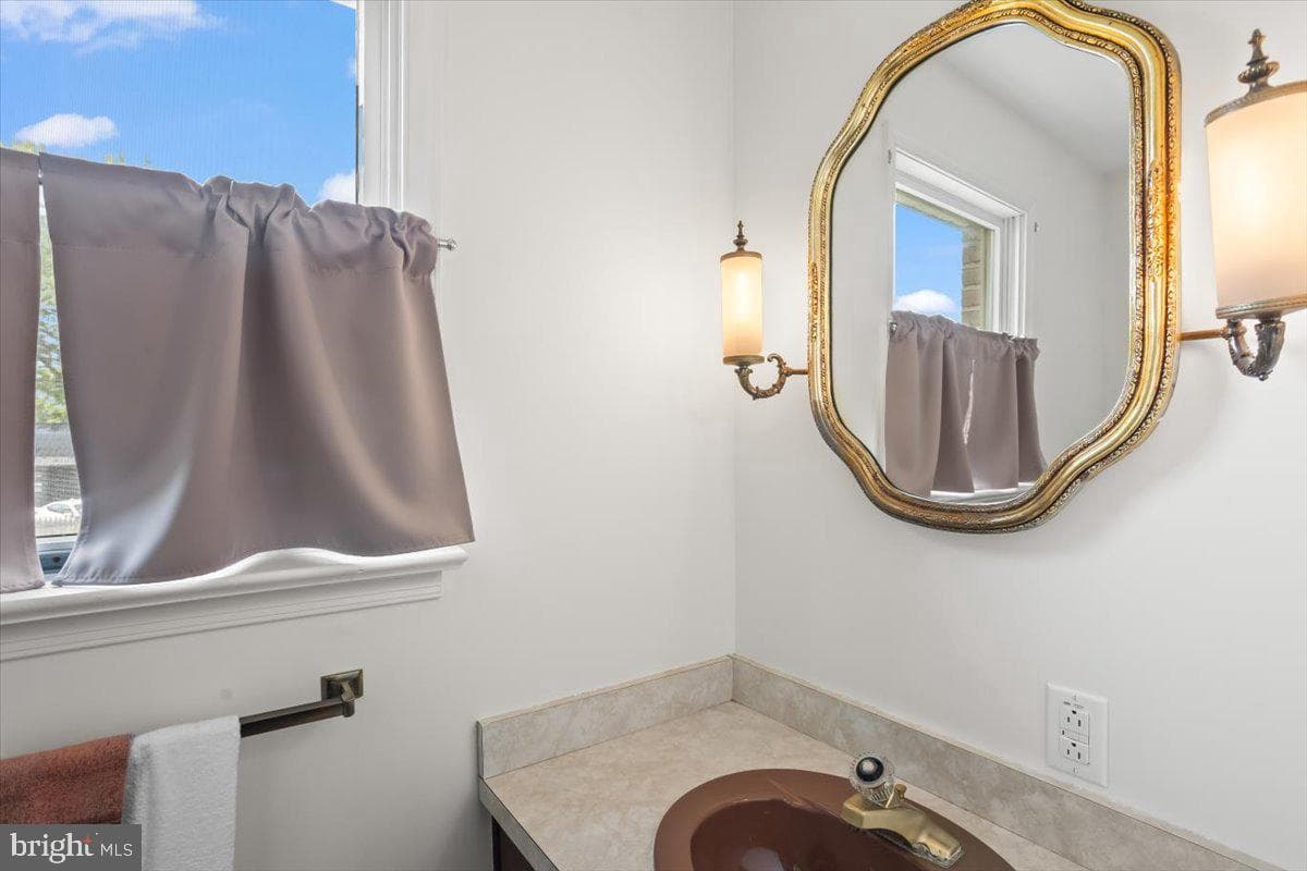 1023 Cornwall Road photo 20