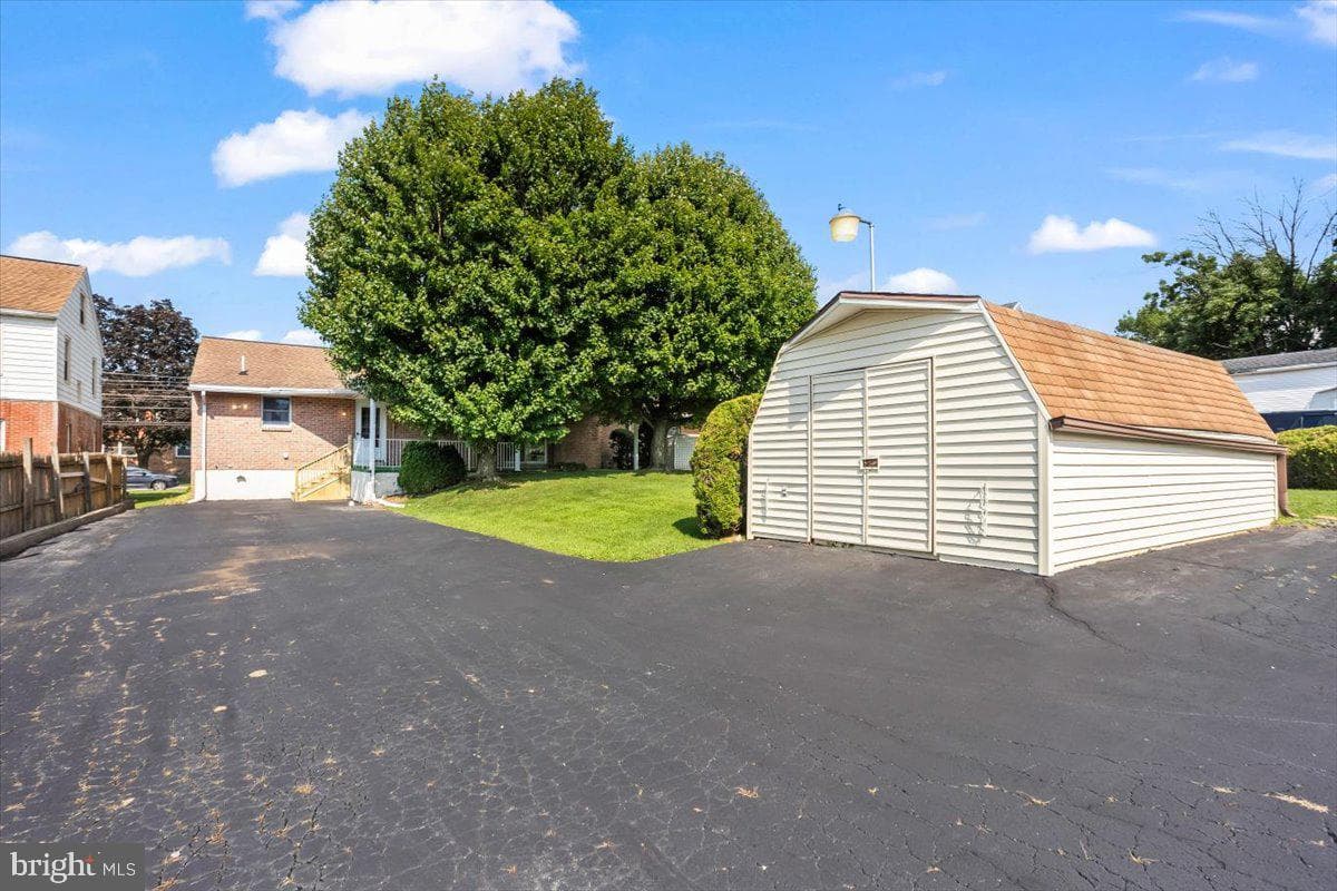 1023 Cornwall Road photo 31