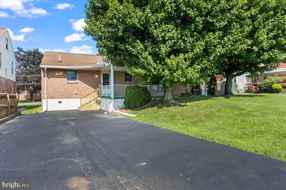 1023 Cornwall Road photo 32