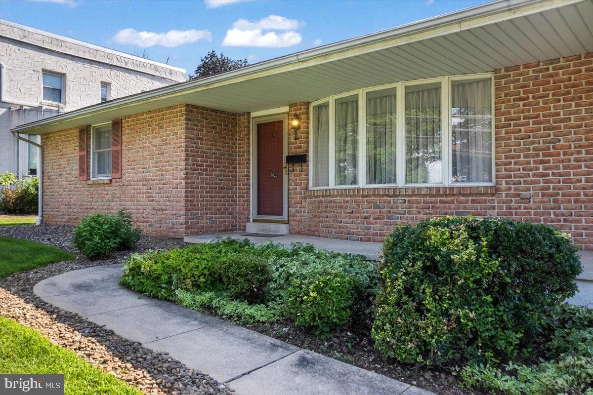 1023 Cornwall Road photo 4