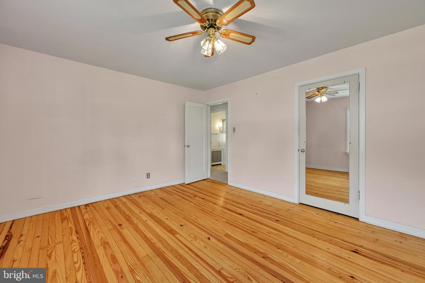 544 W Chestnut Street photo 10