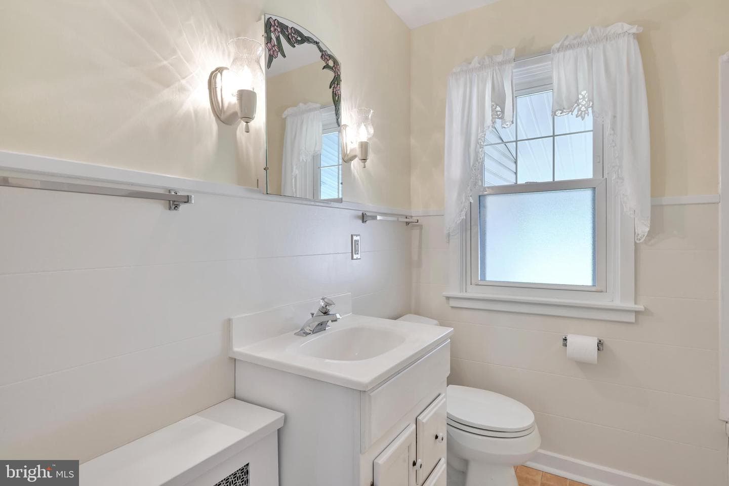 544 W Chestnut Street photo 11