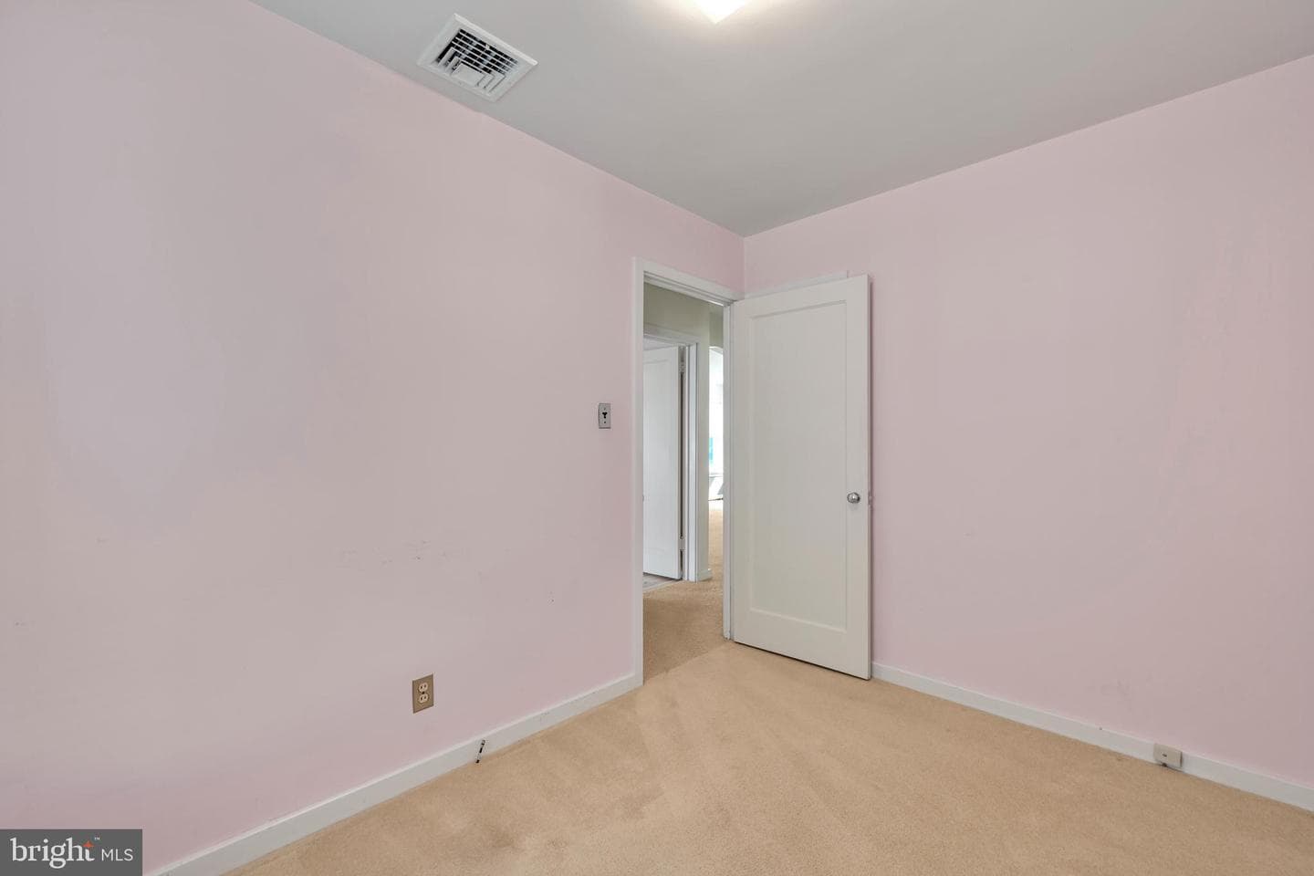544 W Chestnut Street photo 13