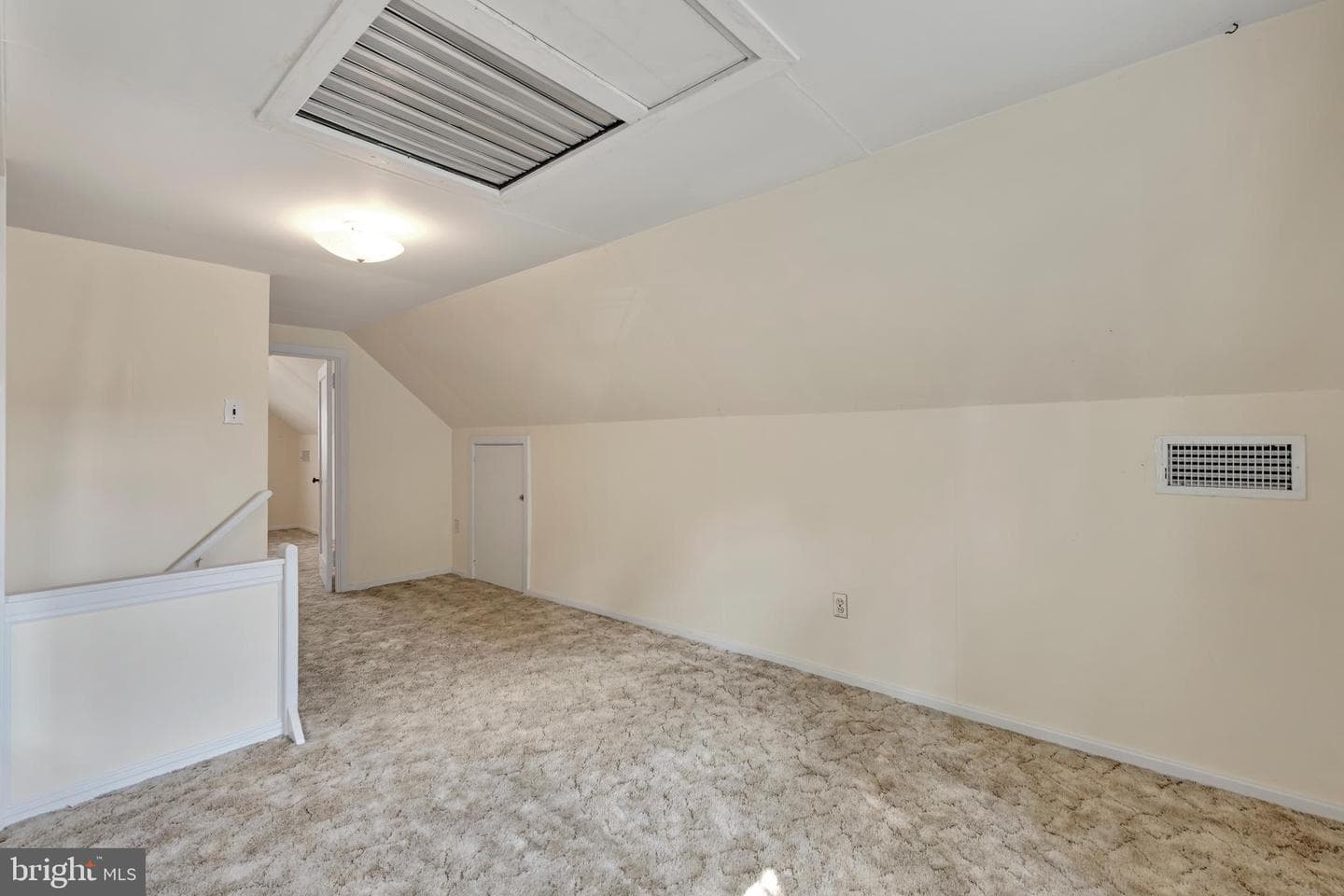 544 W Chestnut Street photo 15