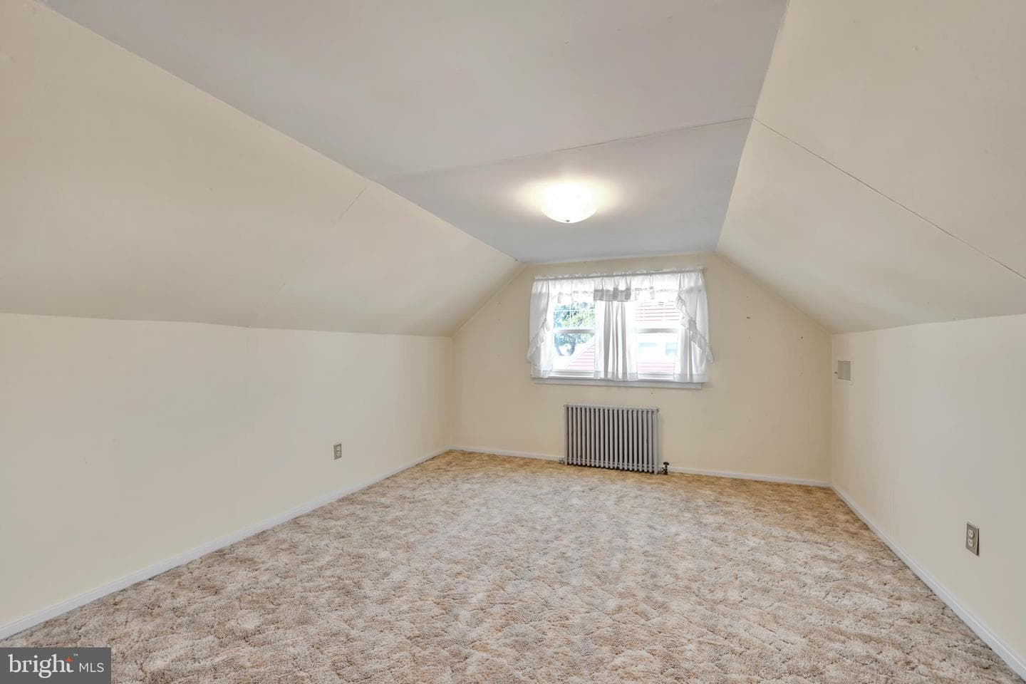 544 W Chestnut Street photo 16
