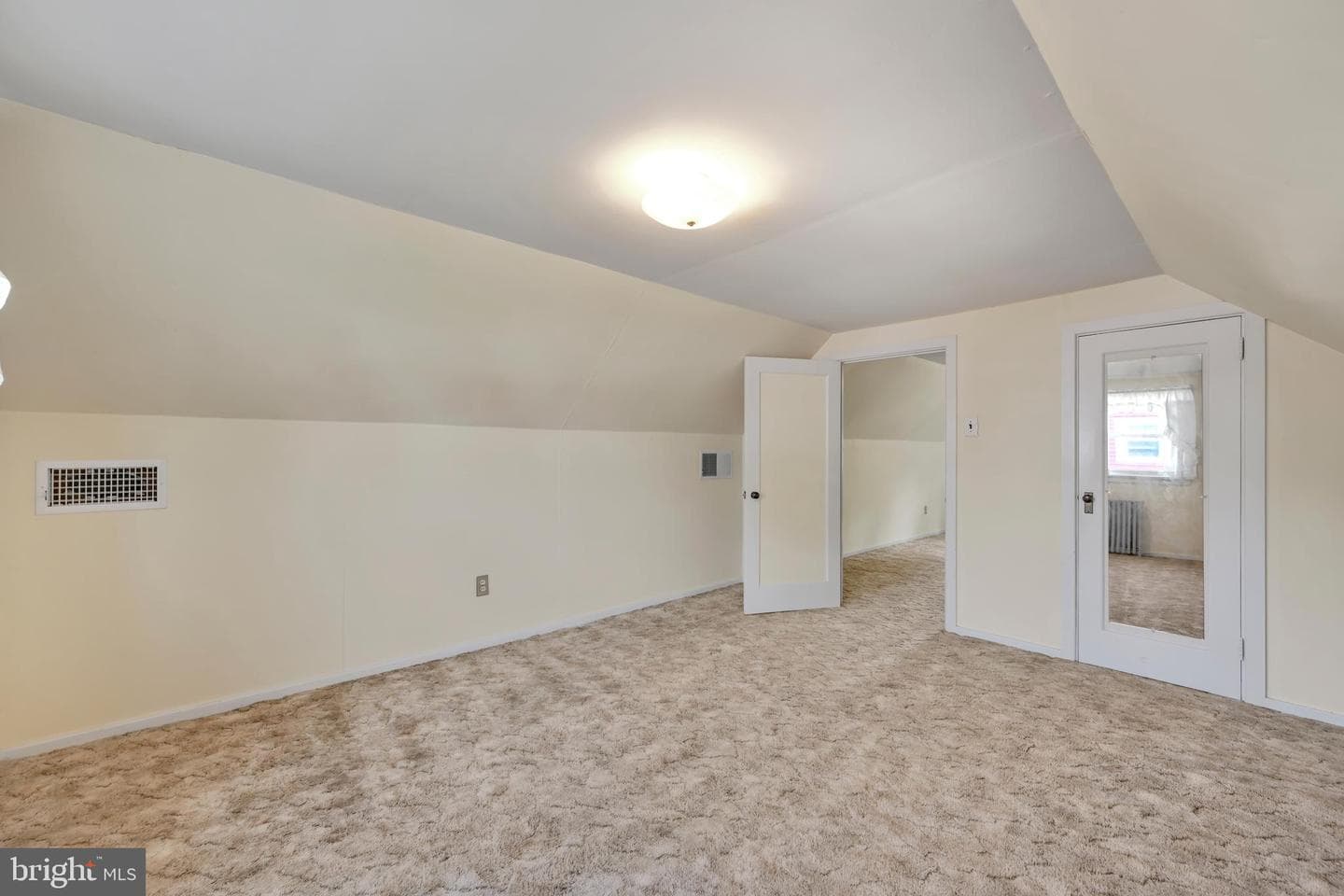544 W Chestnut Street photo 17