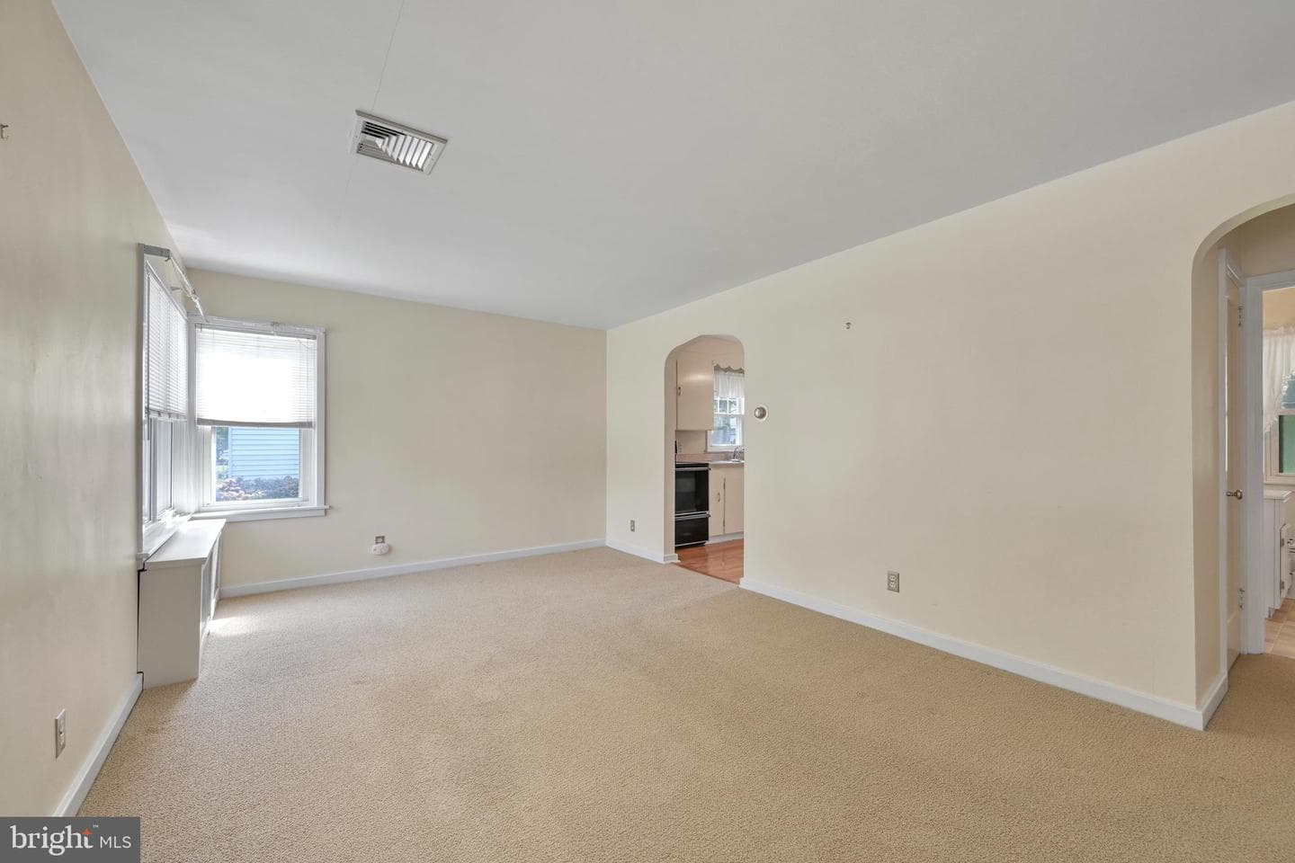 544 W Chestnut Street photo 3