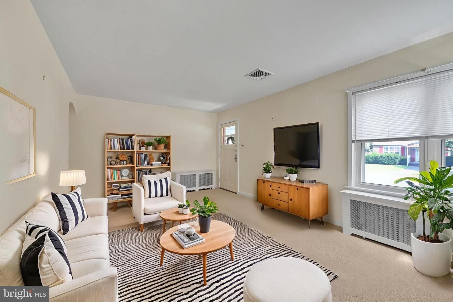 544 W Chestnut Street photo 4
