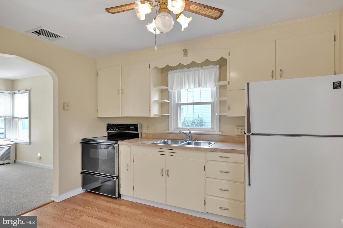 544 W Chestnut Street photo 5