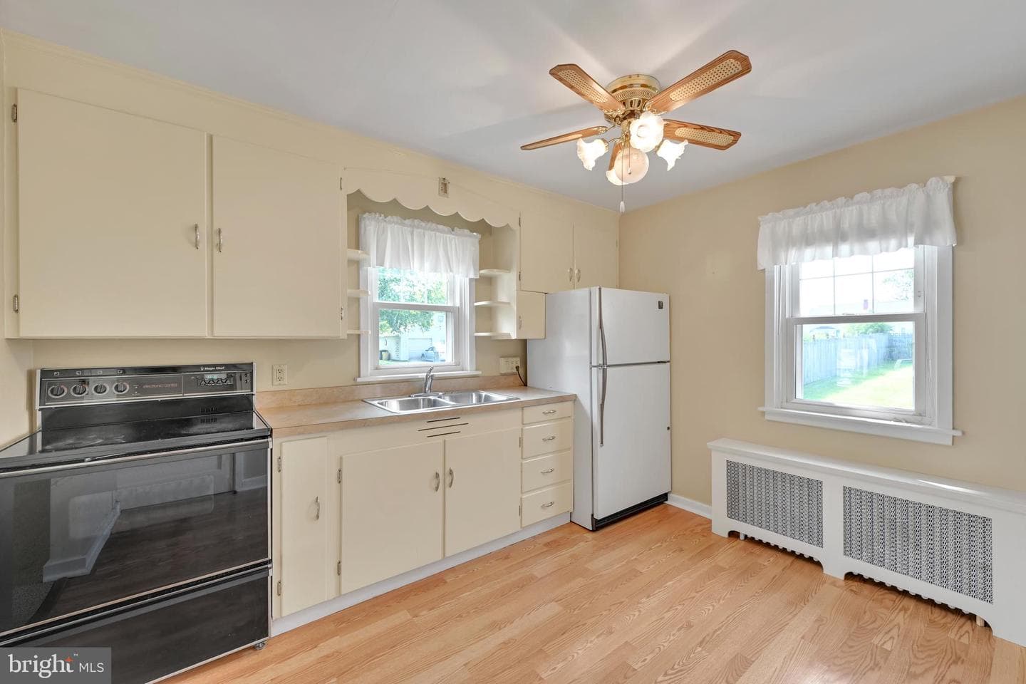 544 W Chestnut Street photo 6