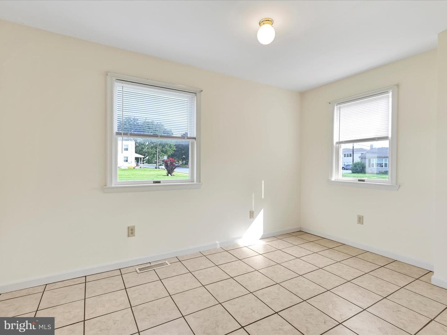519 N Lincoln Street photo 9