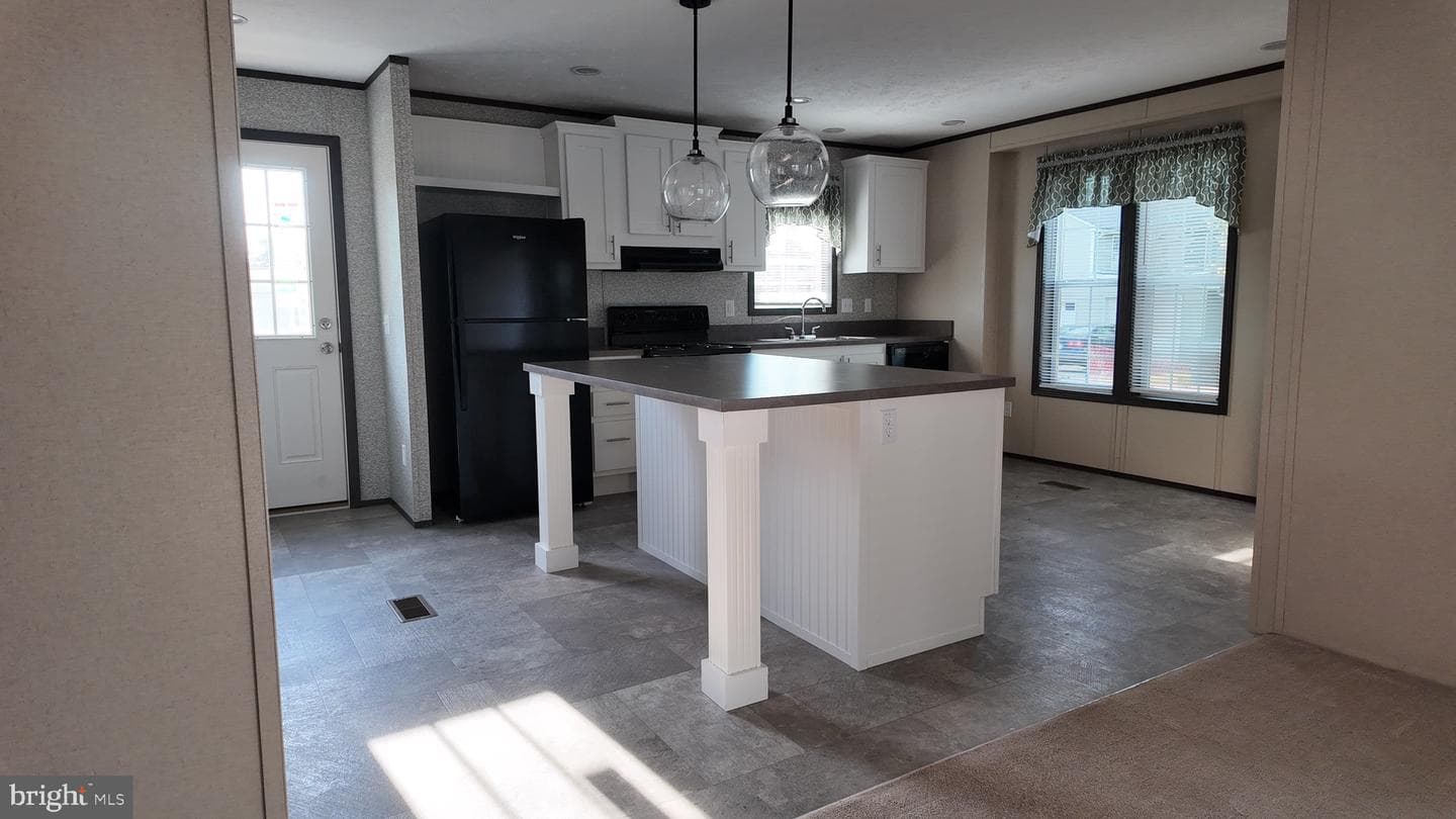 2114 Scull Street photo 5
