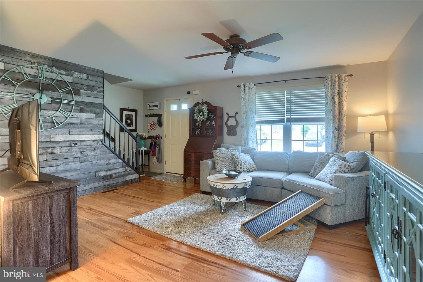 40 Laurel Drive photo 5