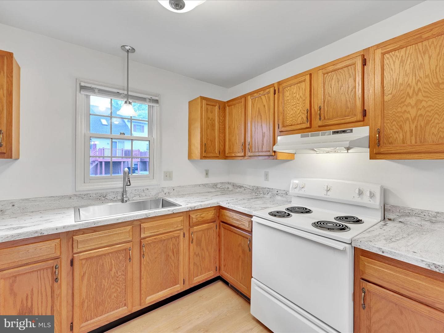 2096 Walnut Street photo 11