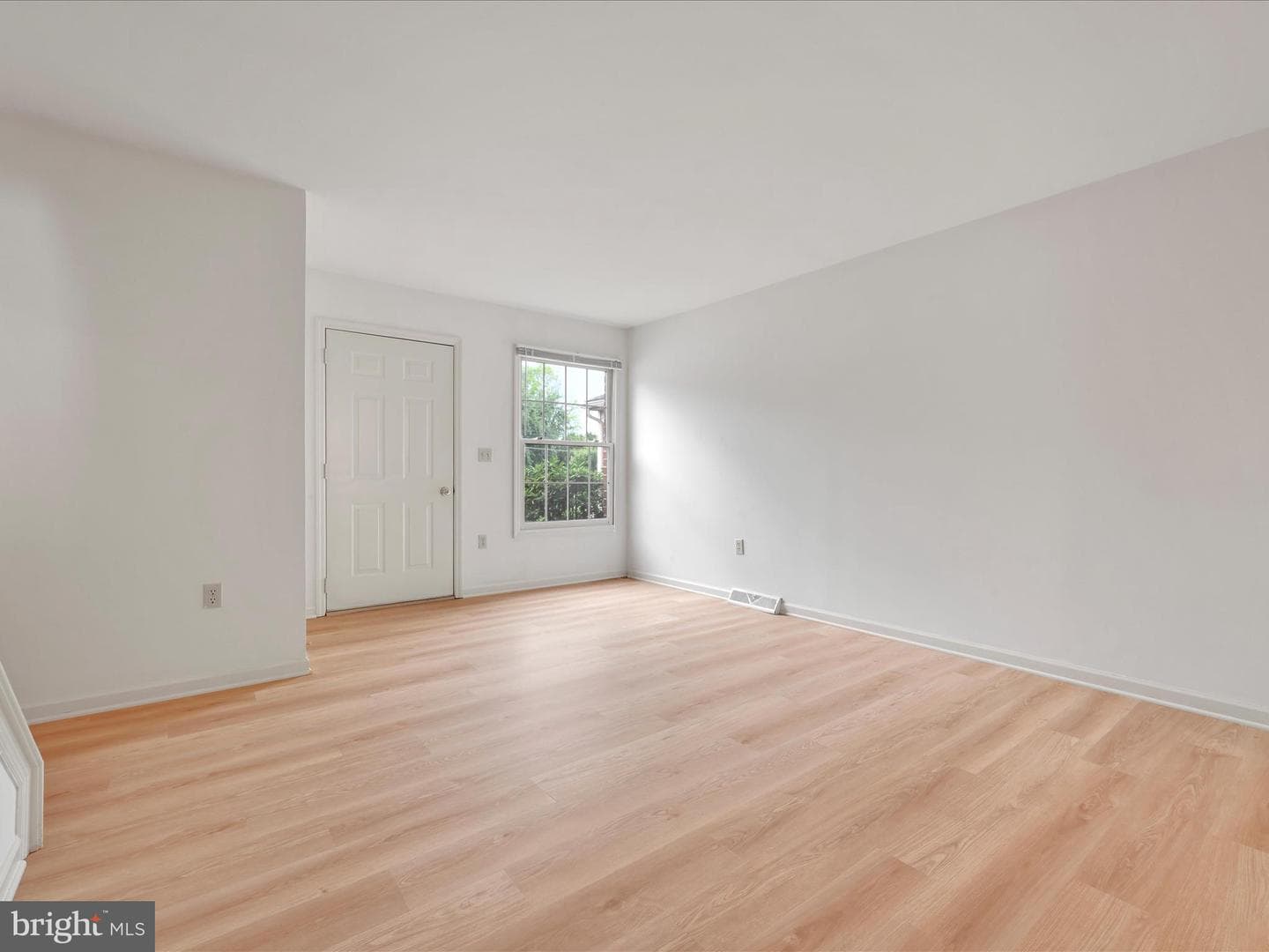 2096 Walnut Street photo 3