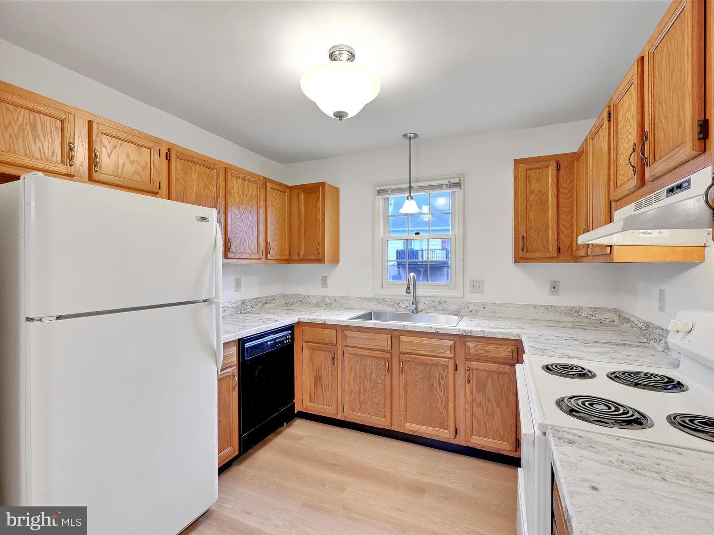 2096 Walnut Street photo 8