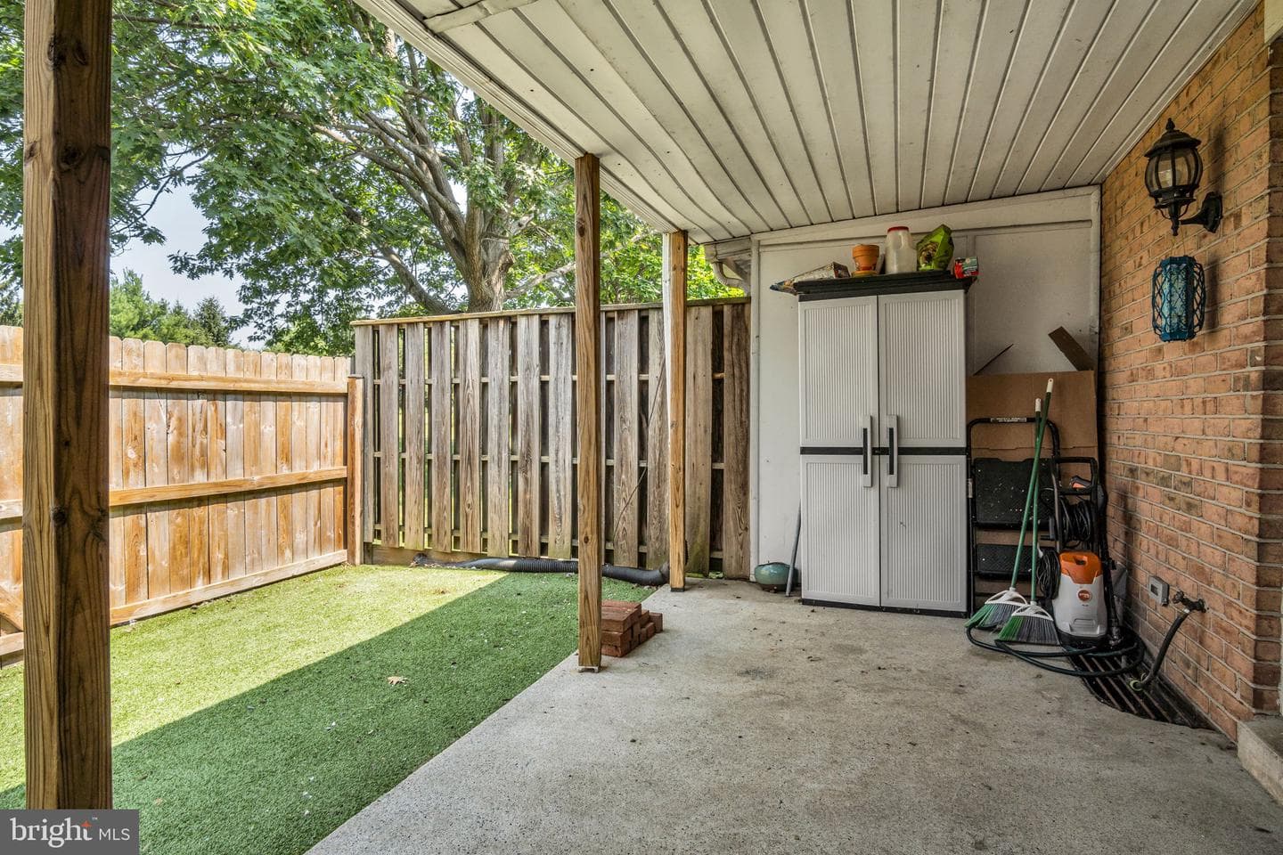 951 E Maple Street photo 20
