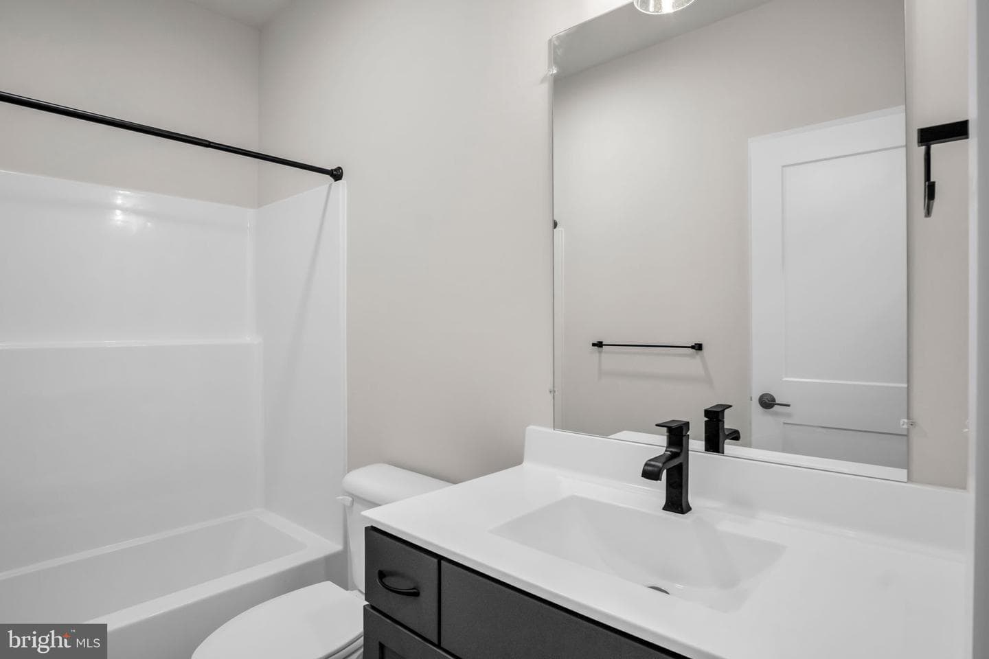 141 Bellflower Avenue photo 13