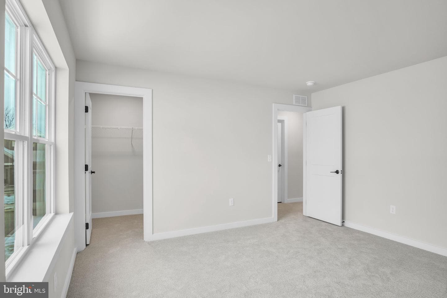 141 Bellflower Avenue photo 18