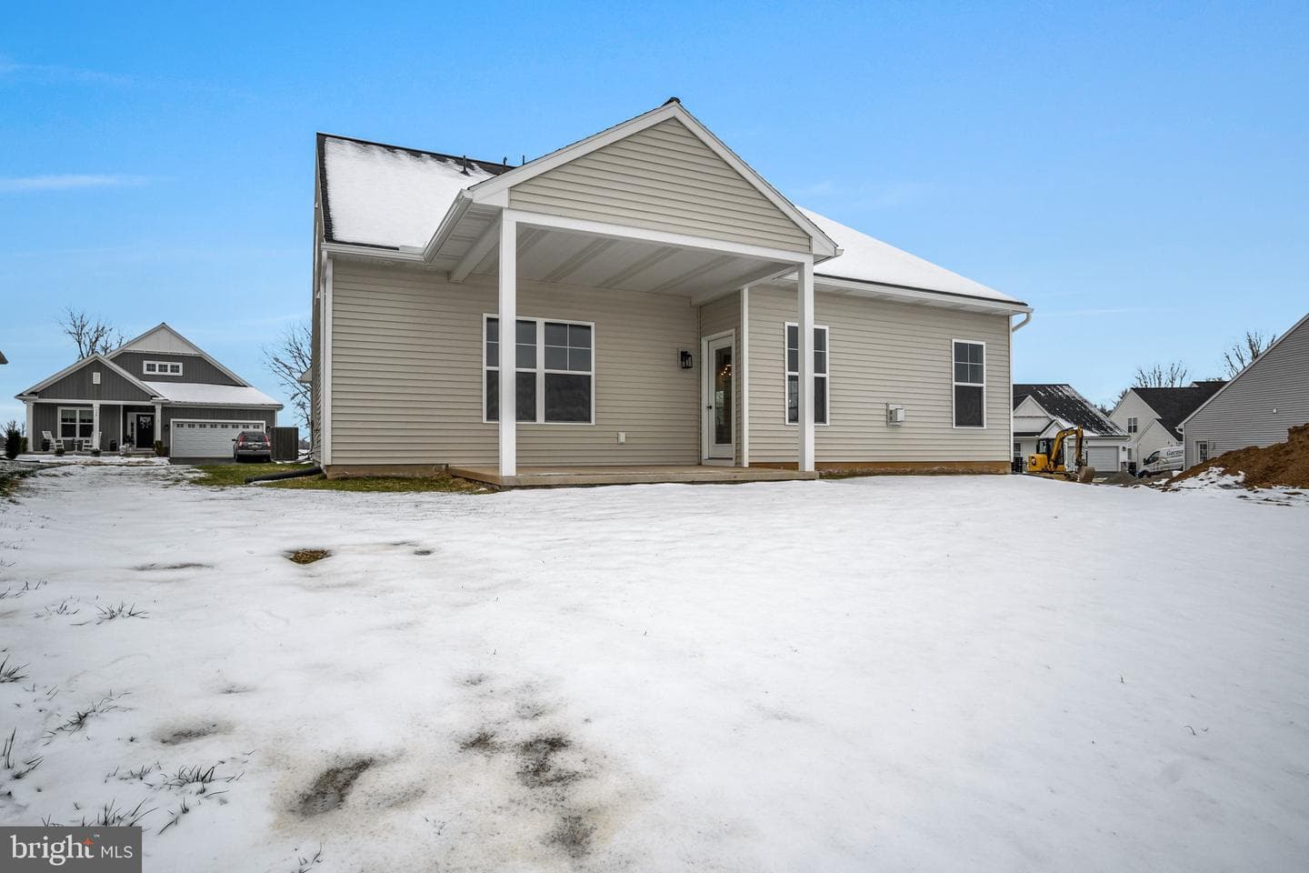 141 Bellflower Avenue photo 2