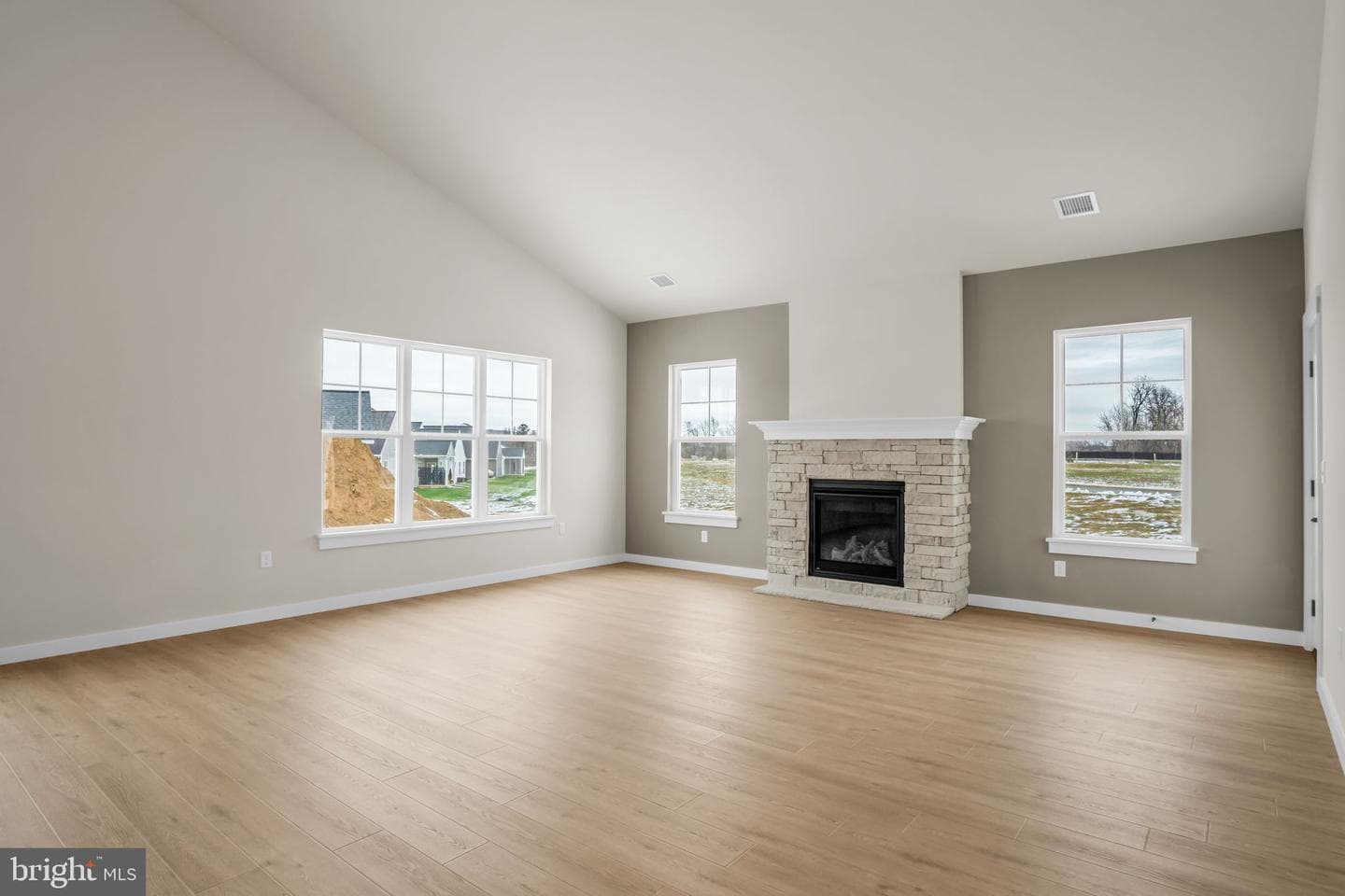 141 Bellflower Avenue photo 6
