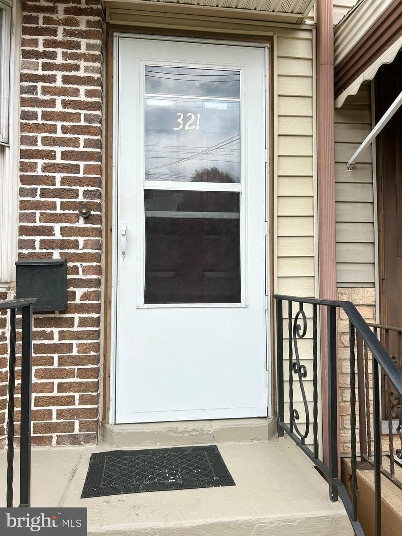 321 E Weidman Street photo 2
