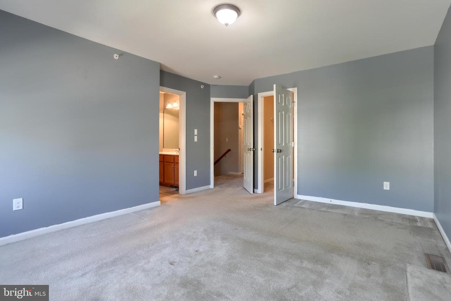 111 N Village Cir L-0119 photo 12