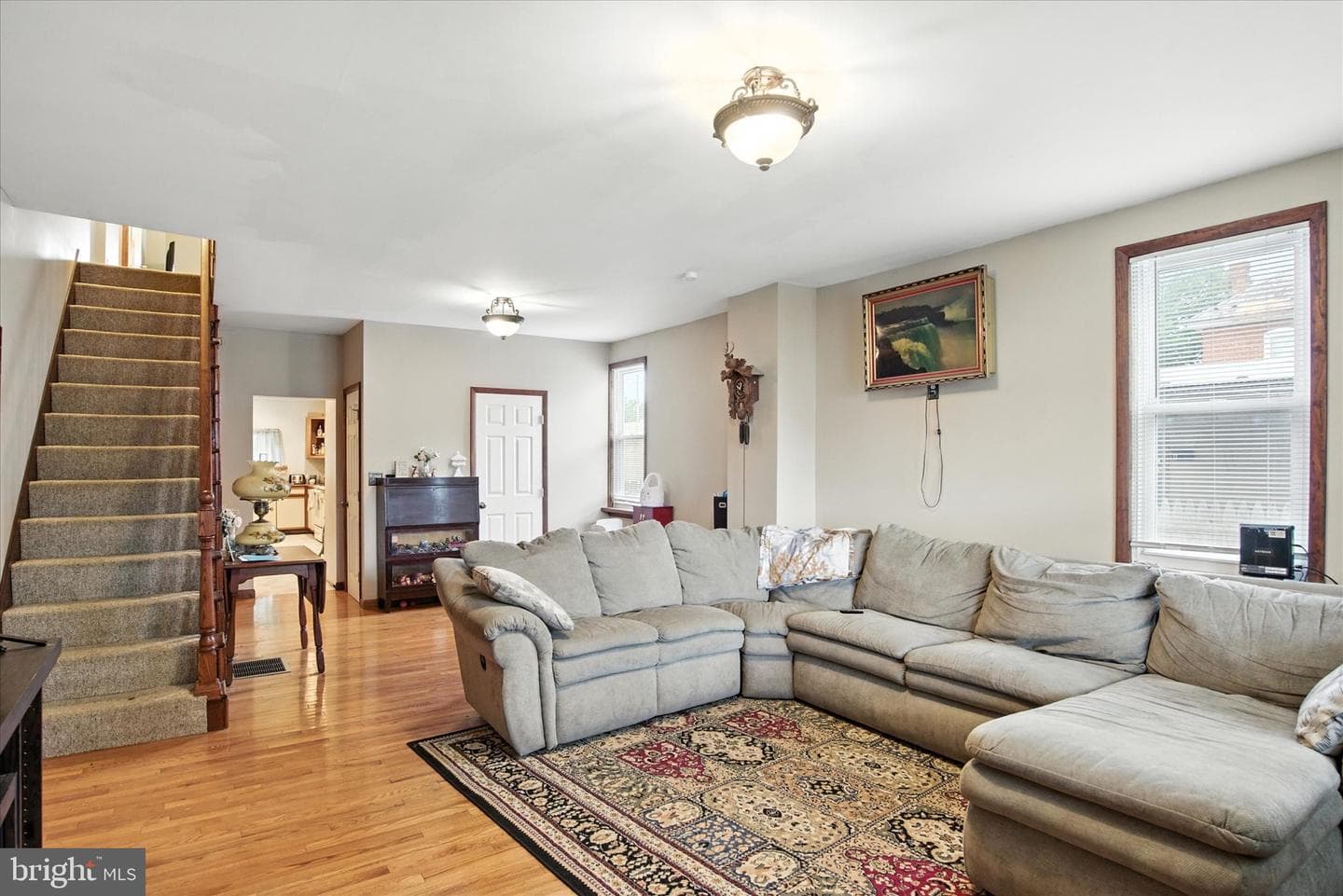 1011 E Lehman Street photo 2