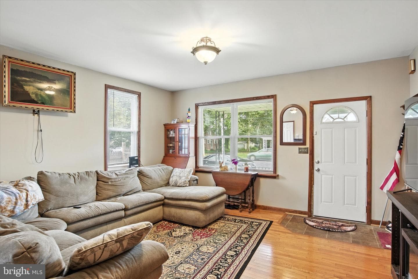 1011 E Lehman Street photo 3
