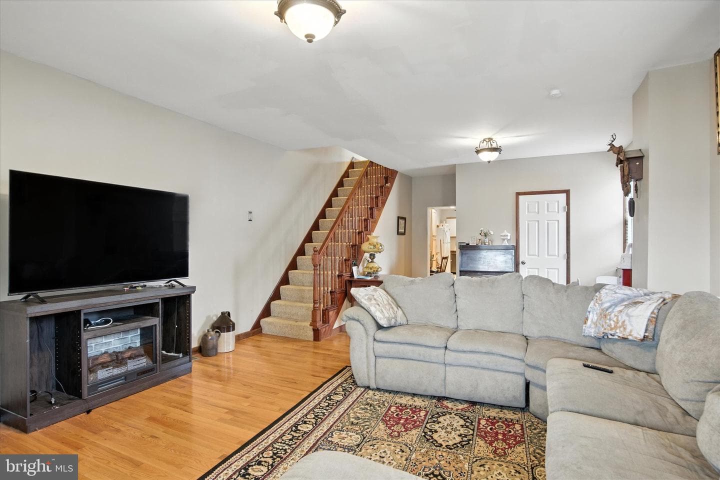 1011 E Lehman Street photo 4