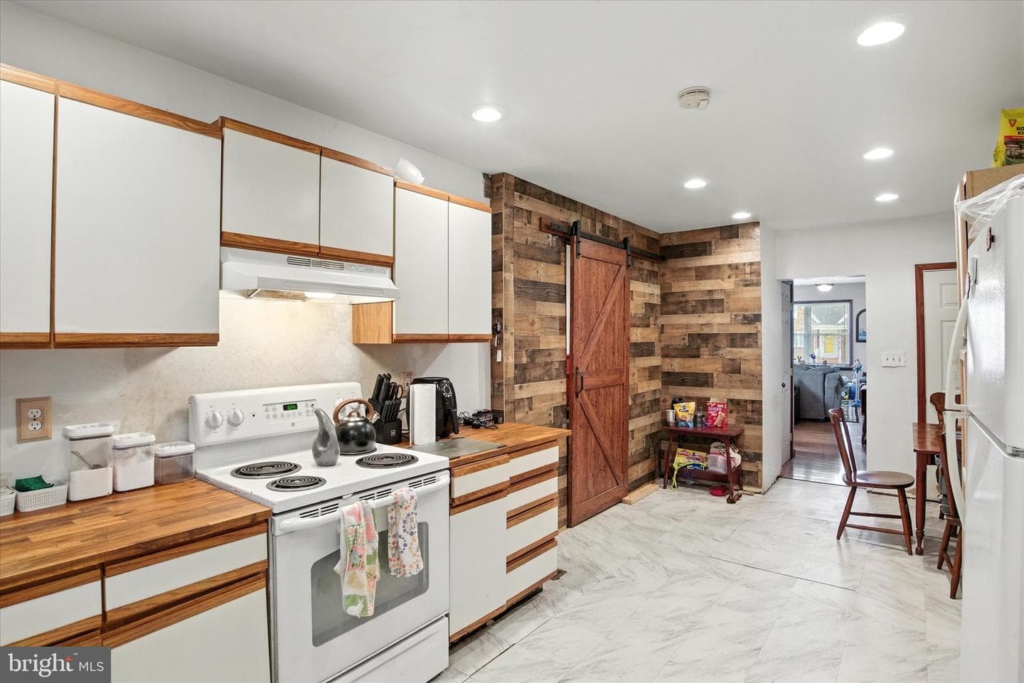 1011 E Lehman Street photo 6