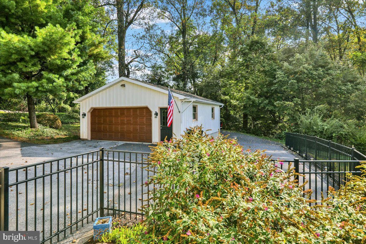 131 Distillery Road photo 32