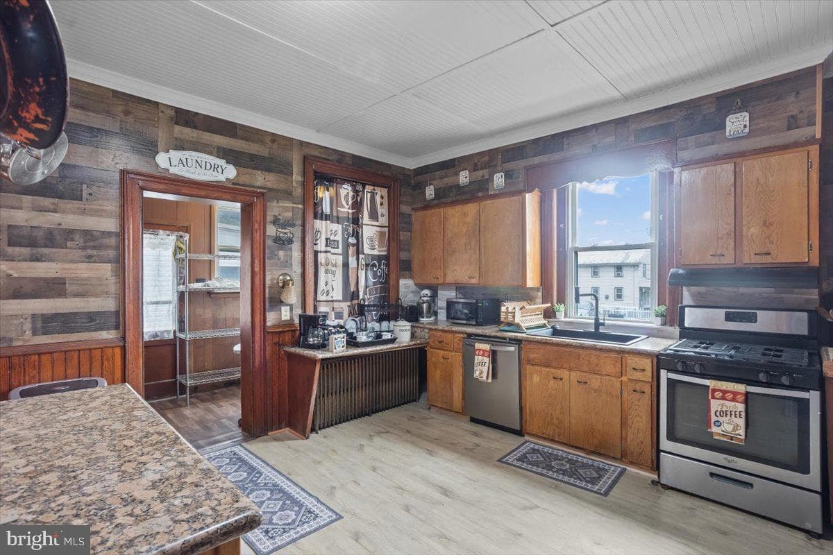 27 N Center Street photo 14