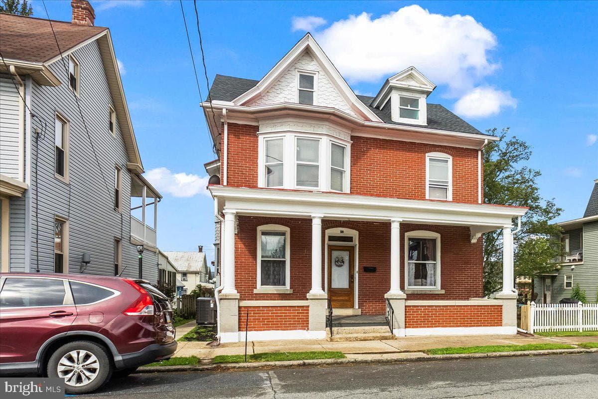 27 N Center Street photo 4