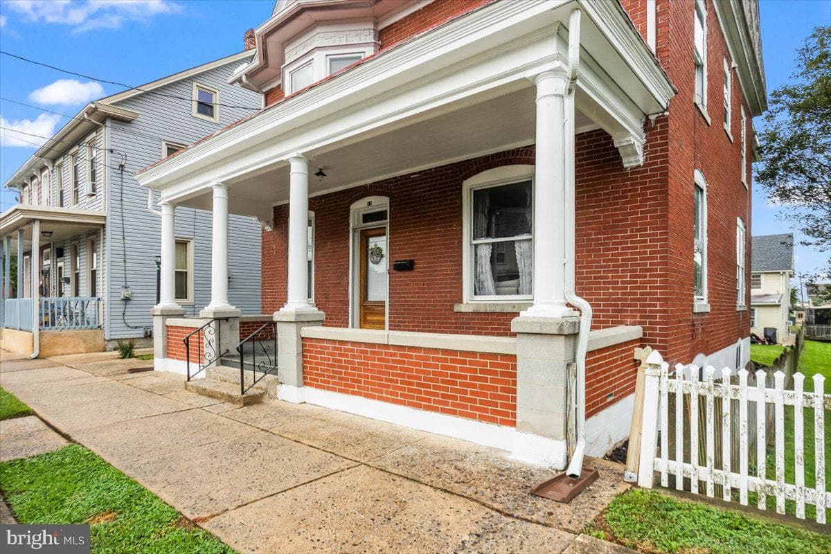 27 N Center Street photo 5