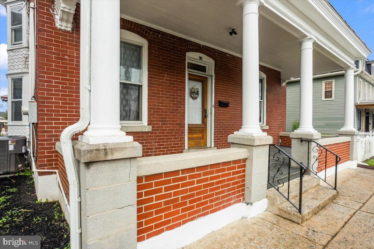 27 N Center Street photo 6