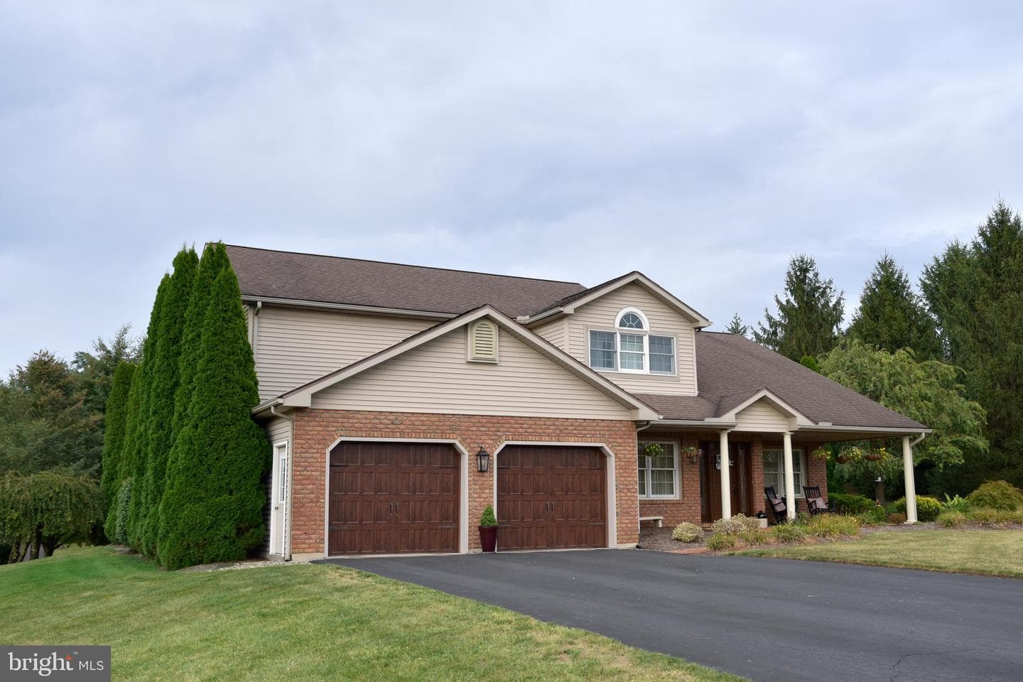 1596 Colonial Circle photo 2
