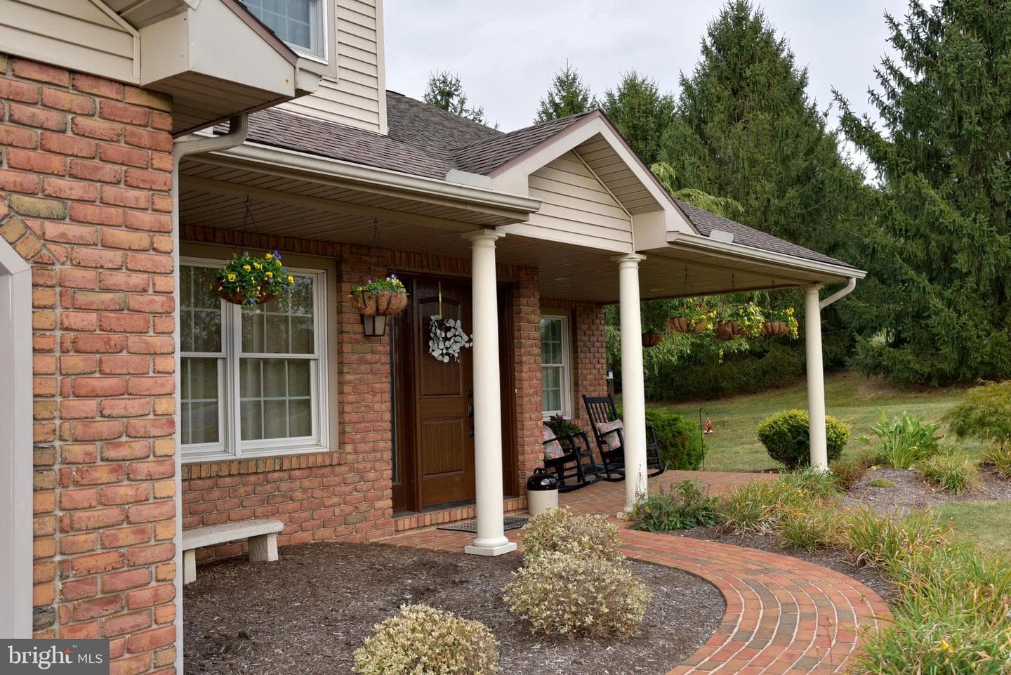1596 Colonial Circle photo 3