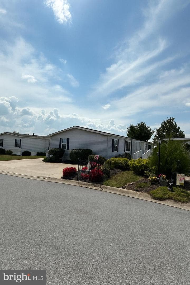 348 W Spruce Street photo 10