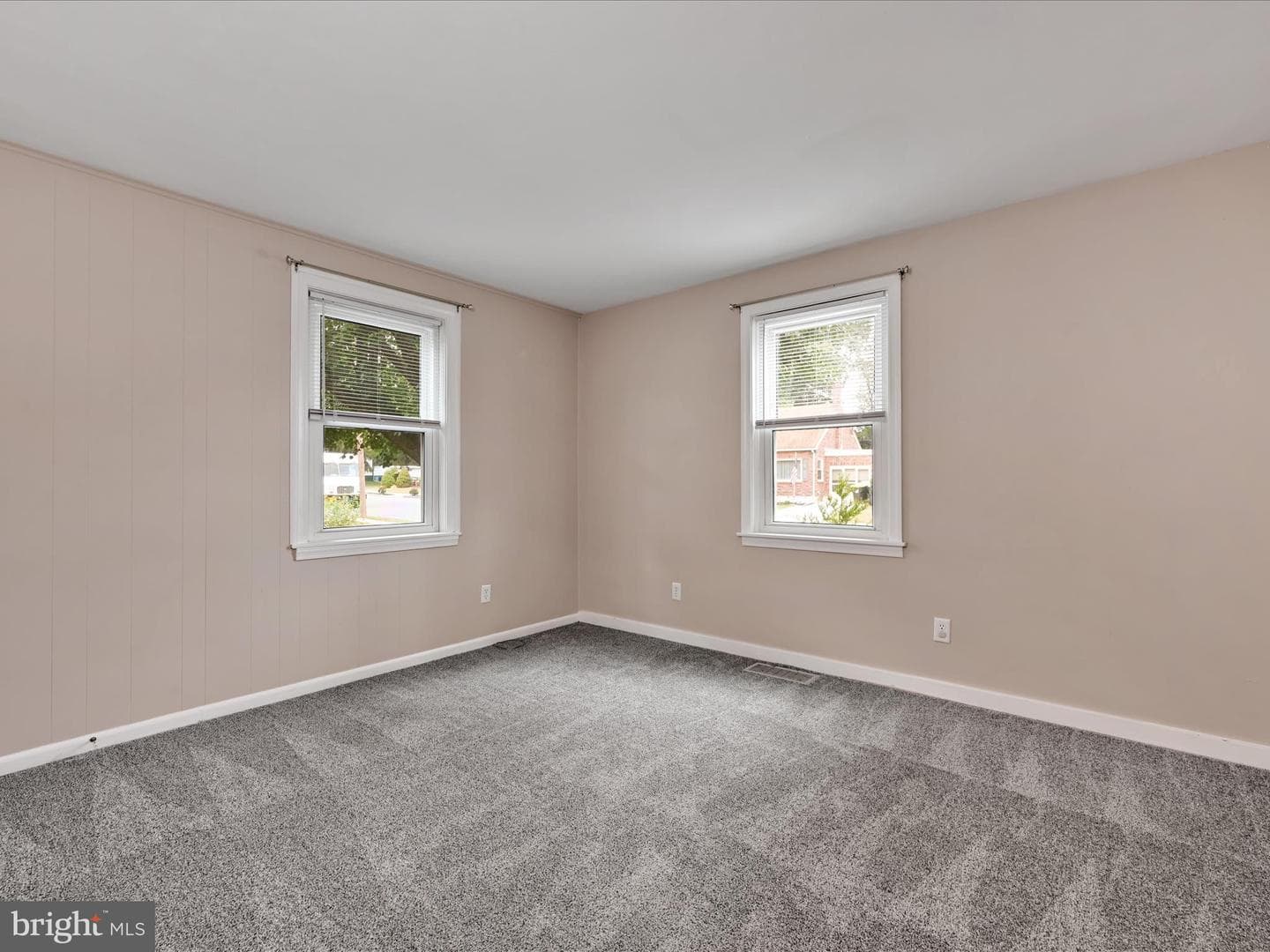 37 Willow Avenue photo 12