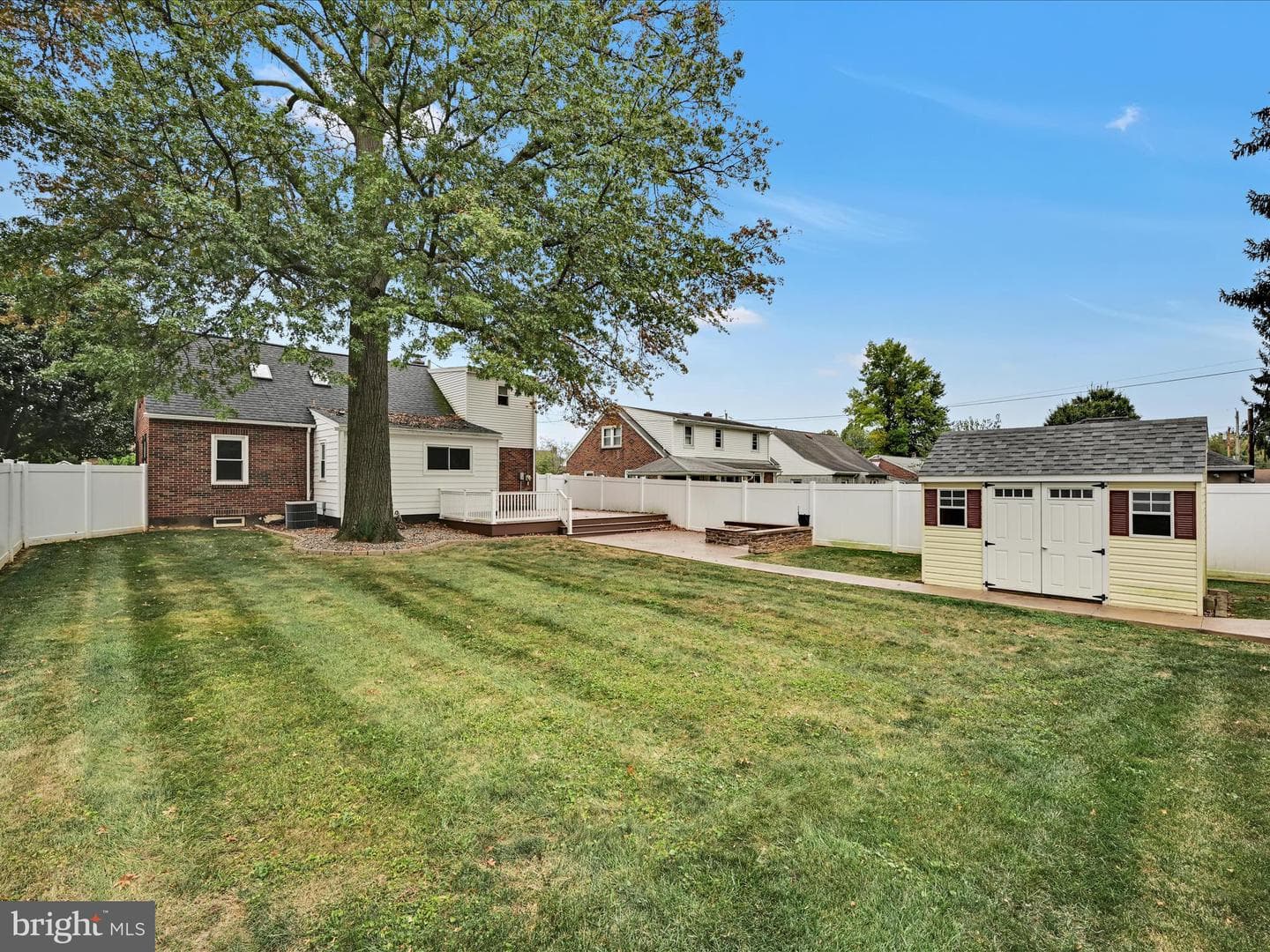 37 Willow Avenue photo 24