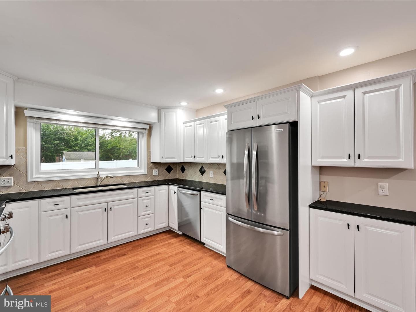 37 Willow Avenue photo 8