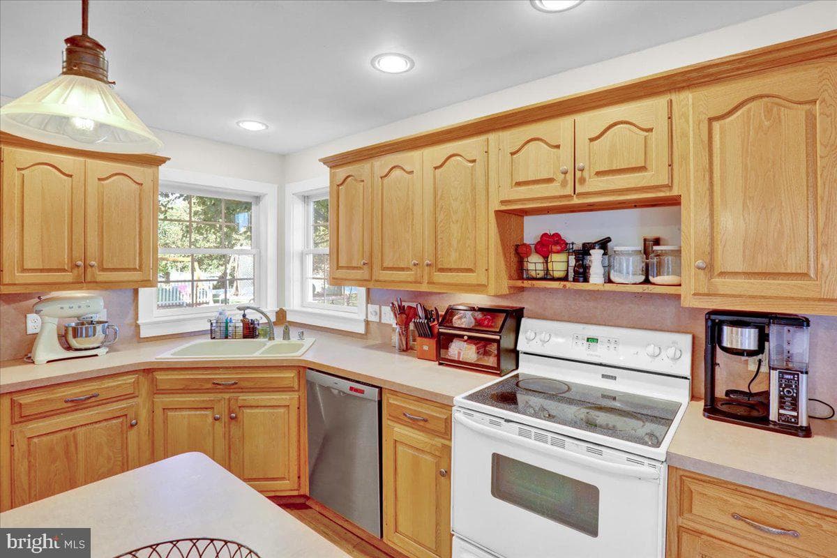10 Manor Drive photo 16