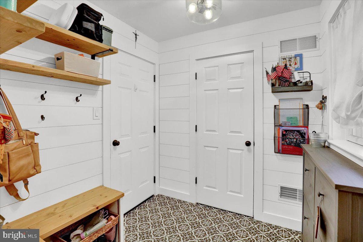 10 Manor Drive photo 19
