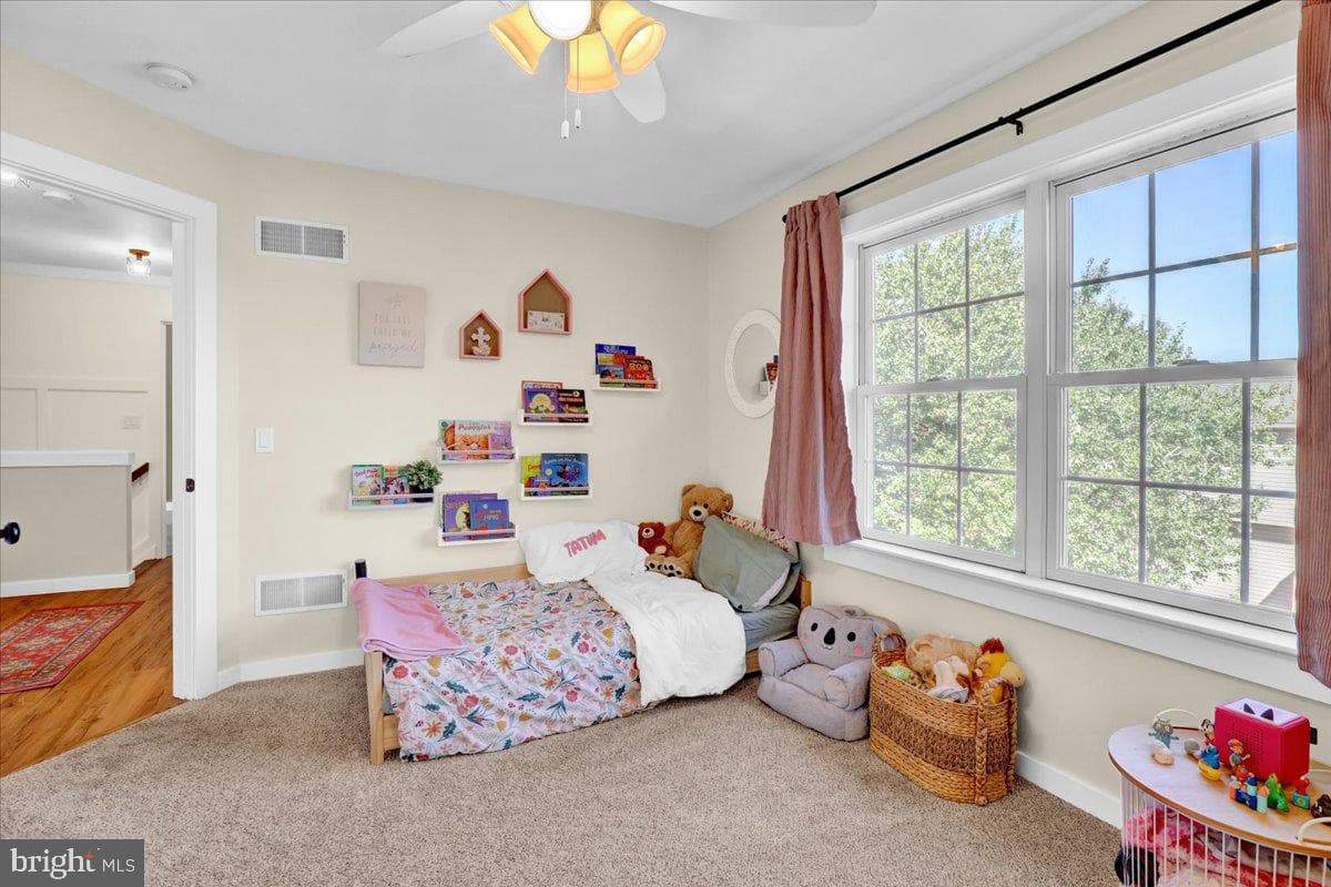 10 Manor Drive photo 32
