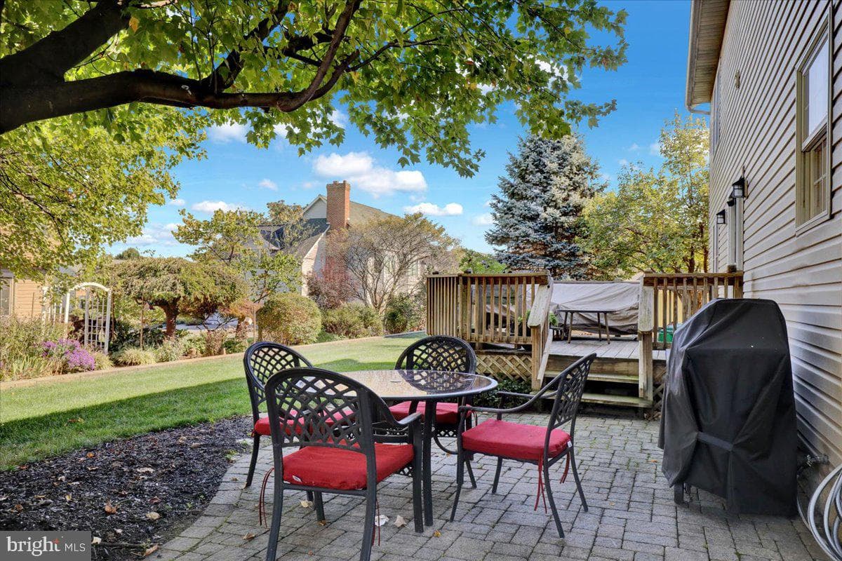 10 Manor Drive photo 43